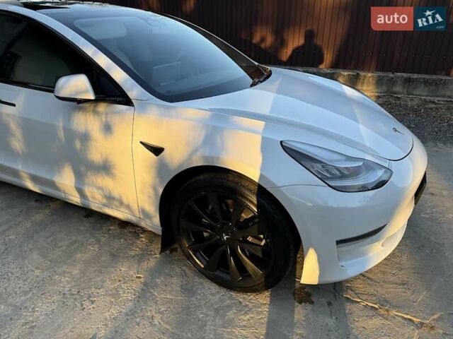 Белый Тесла Модель 3, объемом двигателя 0 л и пробегом 54 тыс. км за 21700 $, фото 32 на Automoto.ua
