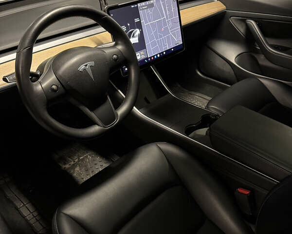 Білий Тесла Модель 3, об'ємом двигуна 0 л та пробігом 65 тис. км за 15300 $, фото 5 на Automoto.ua