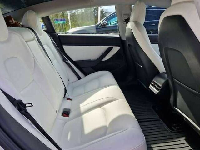 Белый Тесла Модель 3, объемом двигателя 0 л и пробегом 42 тыс. км за 14600 $, фото 11 на Automoto.ua