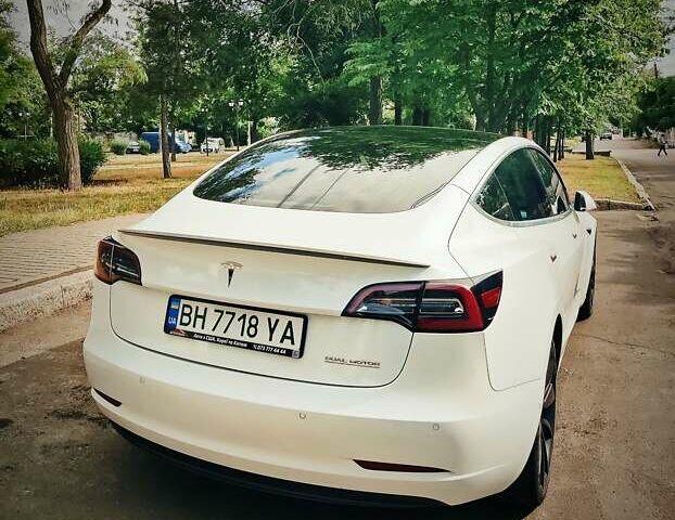 Белый Тесла Модель 3, объемом двигателя 0 л и пробегом 105 тыс. км за 21000 $, фото 4 на Automoto.ua