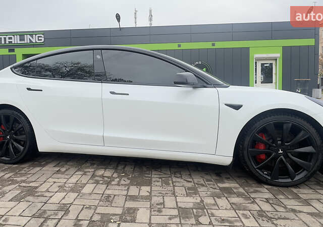 Белый Тесла Модель 3, объемом двигателя 0 л и пробегом 72 тыс. км за 25000 $, фото 3 на Automoto.ua