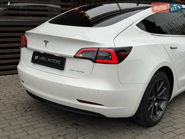 Білий Тесла Модель 3, об'ємом двигуна 0 л та пробігом 111 тис. км за 19900 $, фото 7 на Automoto.ua