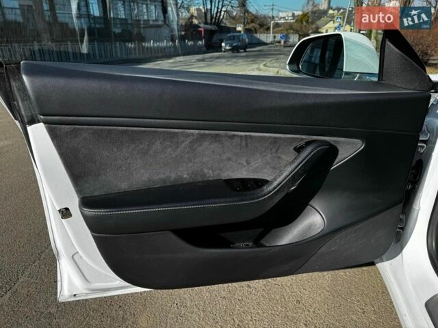 Белый Тесла Модель 3, объемом двигателя 0 л и пробегом 162 тыс. км за 18690 $, фото 17 на Automoto.ua