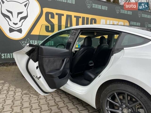 Білий Тесла Модель 3, об'ємом двигуна 0 л та пробігом 65 тис. км за 19700 $, фото 22 на Automoto.ua