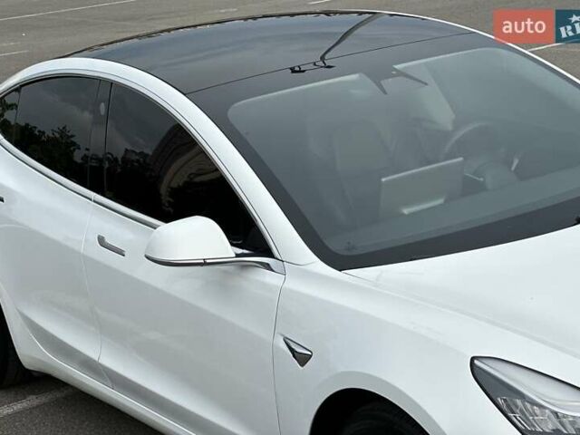 Білий Тесла Модель 3, об'ємом двигуна 0 л та пробігом 59 тис. км за 22500 $, фото 13 на Automoto.ua