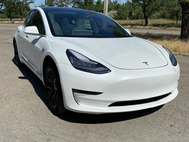Белый Тесла Модель 3, объемом двигателя 0 л и пробегом 82 тыс. км за 20999 $, фото 1 на Automoto.ua
