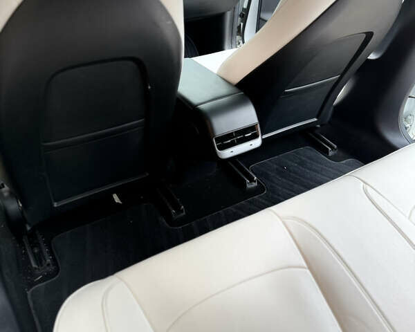 Белый Тесла Модель 3, объемом двигателя 0 л и пробегом 99 тыс. км за 22400 $, фото 13 на Automoto.ua