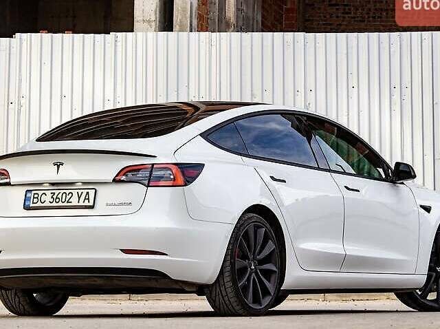 Білий Тесла Модель 3, об'ємом двигуна 0 л та пробігом 68 тис. км за 14500 $, фото 3 на Automoto.ua