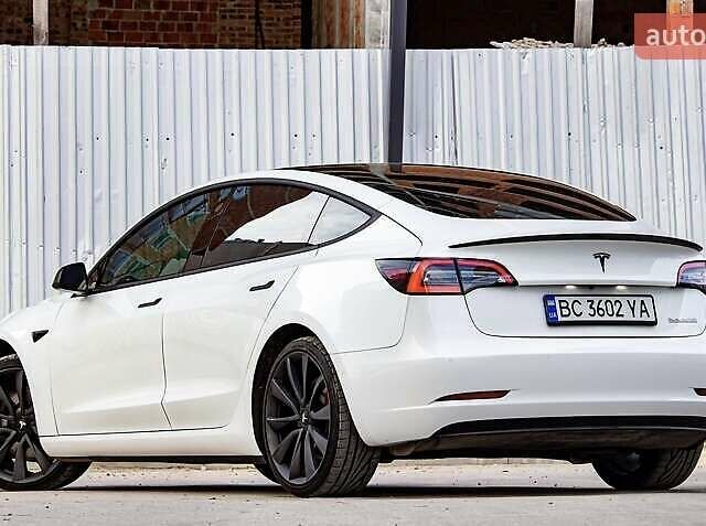 Білий Тесла Модель 3, об'ємом двигуна 0 л та пробігом 68 тис. км за 14500 $, фото 4 на Automoto.ua