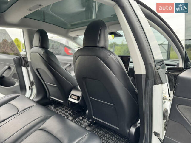 Білий Тесла Модель 3, об'ємом двигуна 0 л та пробігом 120 тис. км за 17500 $, фото 49 на Automoto.ua