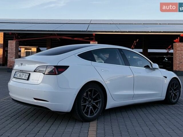 Білий Тесла Модель 3, об'ємом двигуна 0 л та пробігом 117 тис. км за 18800 $, фото 7 на Automoto.ua