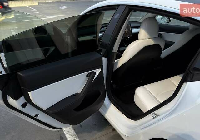 Білий Тесла Модель 3, об'ємом двигуна 0 л та пробігом 160 тис. км за 16000 $, фото 3 на Automoto.ua