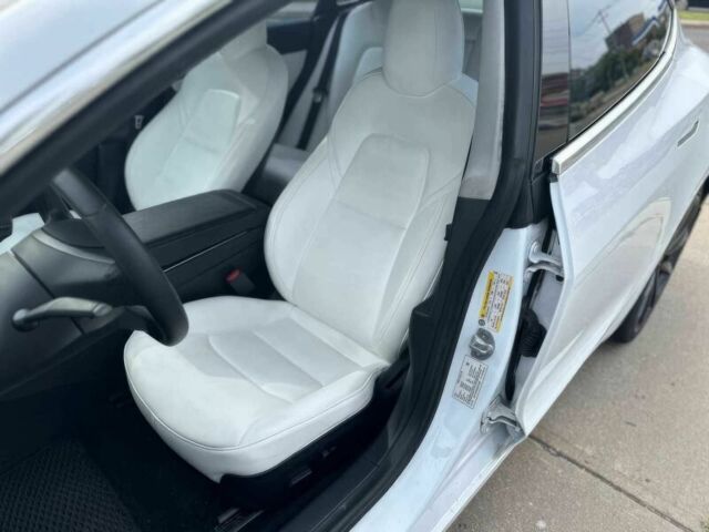 Білий Тесла Модель 3, об'ємом двигуна 0 л та пробігом 35 тис. км за 6900 $, фото 8 на Automoto.ua