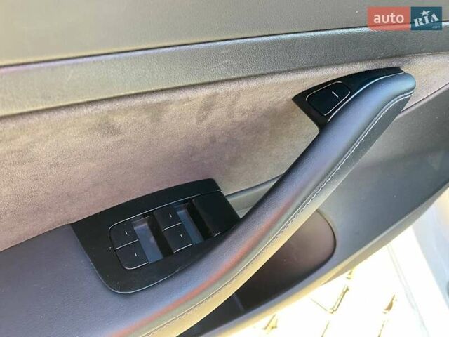 Білий Тесла Модель 3, об'ємом двигуна 0 л та пробігом 75 тис. км за 15000 $, фото 11 на Automoto.ua