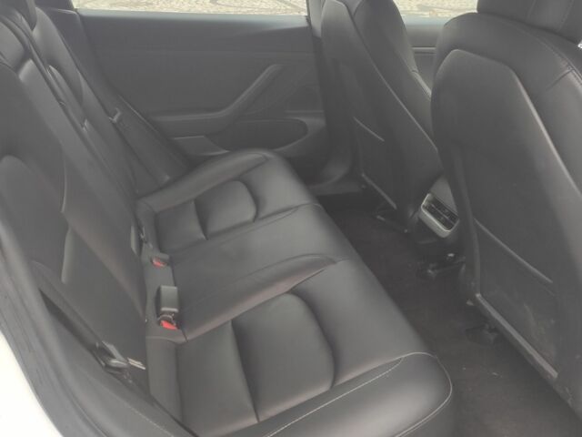 Белый Тесла Модель 3, объемом двигателя 0 л и пробегом 51 тыс. км за 16000 $, фото 8 на Automoto.ua