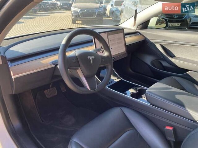 Белый Тесла Модель 3, объемом двигателя 0 л и пробегом 75 тыс. км за 15900 $, фото 10 на Automoto.ua