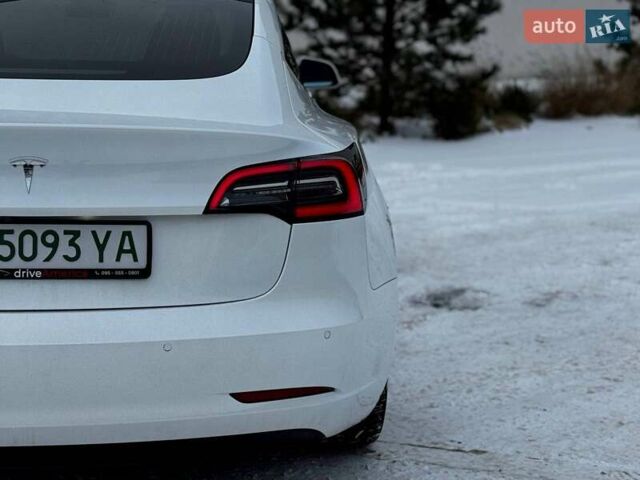 Белый Тесла Модель 3, объемом двигателя 0 л и пробегом 118 тыс. км за 15800 $, фото 7 на Automoto.ua