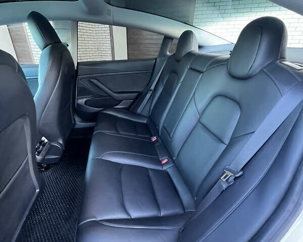 Білий Тесла Модель 3, об'ємом двигуна 0 л та пробігом 57 тис. км за 17000 $, фото 7 на Automoto.ua