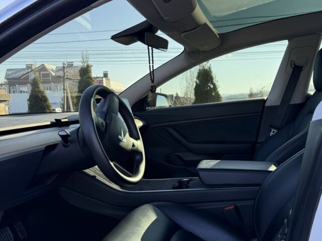 Білий Тесла Модель 3, об'ємом двигуна 0 л та пробігом 103 тис. км за 20000 $, фото 7 на Automoto.ua