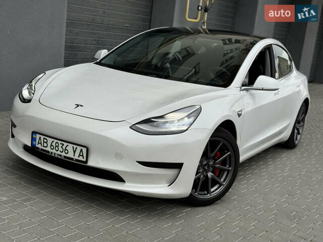 Белый Тесла Модель 3, объемом двигателя 0 л и пробегом 64 тыс. км за 17900 $, фото 27 на Automoto.ua