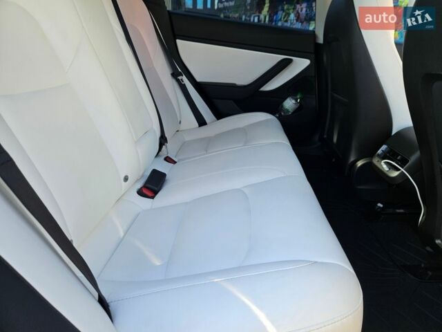 Белый Тесла Модель 3, объемом двигателя 0 л и пробегом 77 тыс. км за 20500 $, фото 8 на Automoto.ua
