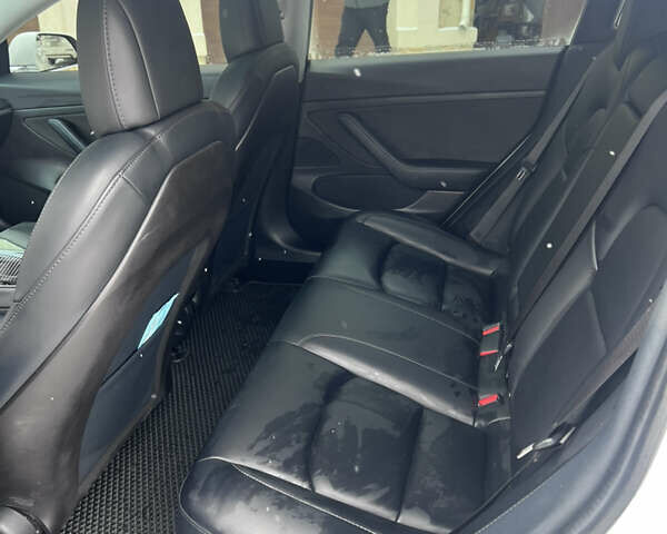 Белый Тесла Модель 3, объемом двигателя 0 л и пробегом 101 тыс. км за 14800 $, фото 23 на Automoto.ua