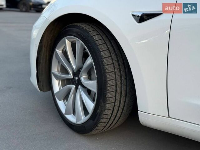Белый Тесла Модель 3, объемом двигателя 0 л и пробегом 84 тыс. км за 15500 $, фото 6 на Automoto.ua