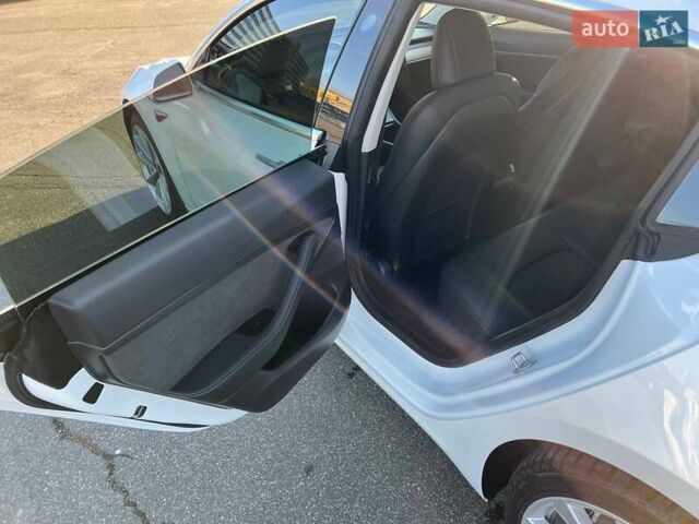 Белый Тесла Модель 3, объемом двигателя 0 л и пробегом 24 тыс. км за 19000 $, фото 12 на Automoto.ua