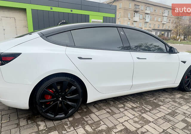 Белый Тесла Модель 3, объемом двигателя 0 л и пробегом 72 тыс. км за 25000 $, фото 4 на Automoto.ua