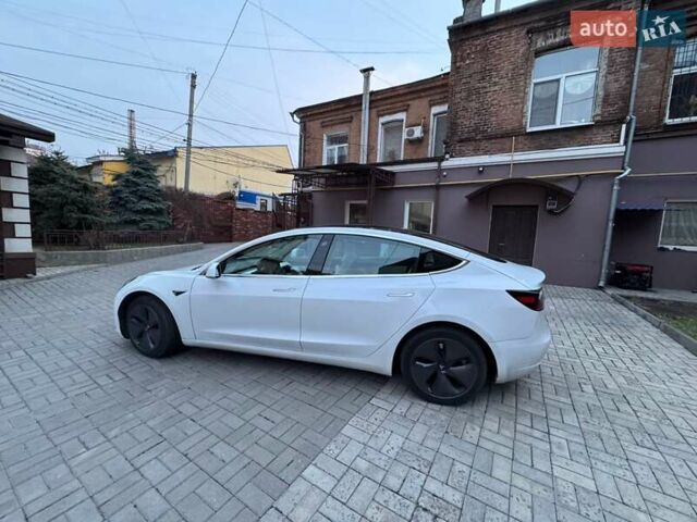 Білий Тесла Модель 3, об'ємом двигуна 0 л та пробігом 85 тис. км за 22200 $, фото 2 на Automoto.ua