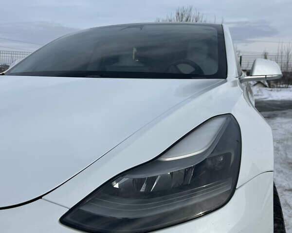 Білий Тесла Модель 3, об'ємом двигуна 0 л та пробігом 79 тис. км за 16200 $, фото 10 на Automoto.ua