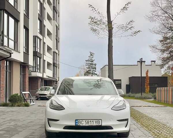 Білий Тесла Модель 3, об'ємом двигуна 0 л та пробігом 87 тис. км за 16500 $, фото 1 на Automoto.ua