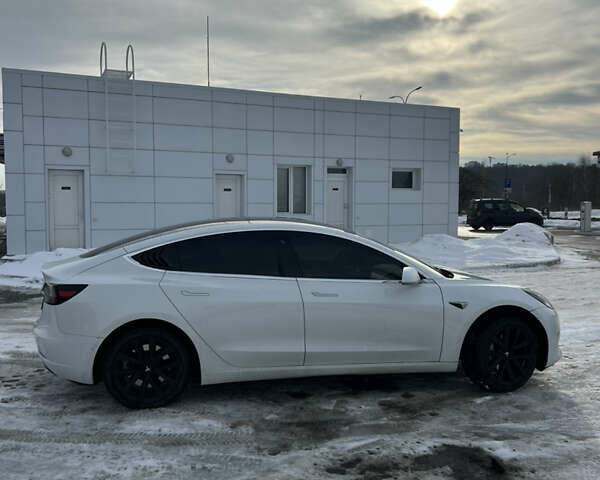 Білий Тесла Модель 3, об'ємом двигуна 0 л та пробігом 79 тис. км за 16200 $, фото 7 на Automoto.ua