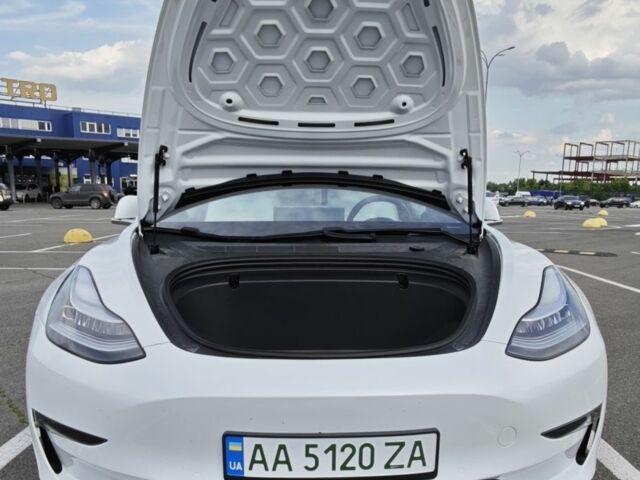 Білий Тесла Модель 3, об'ємом двигуна 0 л та пробігом 112 тис. км за 23800 $, фото 11 на Automoto.ua