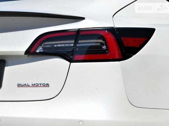 Білий Тесла Модель 3, об'ємом двигуна 0 л та пробігом 23 тис. км за 27500 $, фото 16 на Automoto.ua