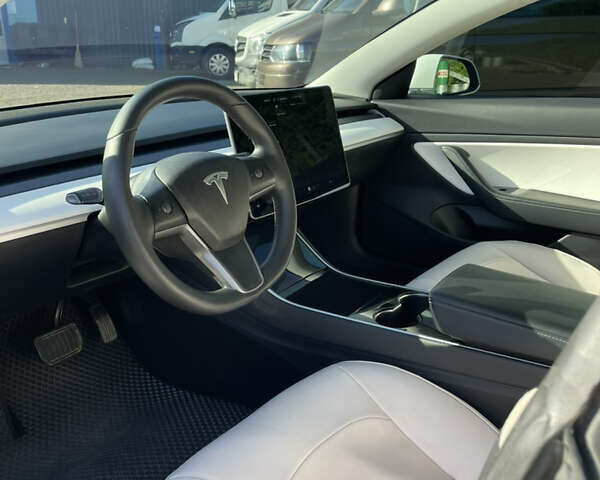 Білий Тесла Модель 3, об'ємом двигуна 0 л та пробігом 107 тис. км за 15500 $, фото 4 на Automoto.ua