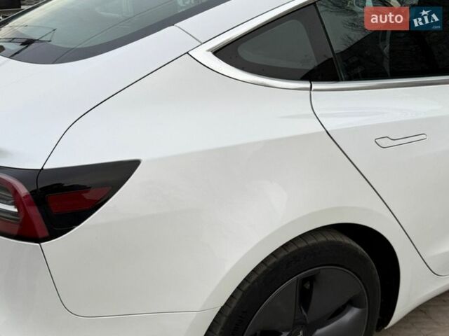 Белый Тесла Модель 3, объемом двигателя 0 л и пробегом 118 тыс. км за 18500 $, фото 3 на Automoto.ua