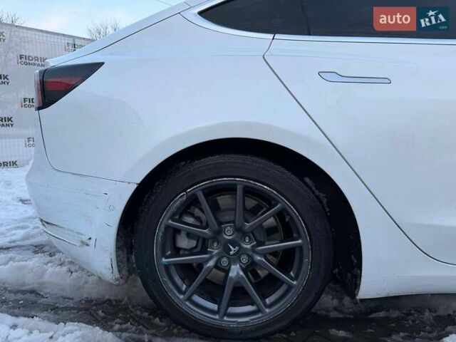 Білий Тесла Модель 3, об'ємом двигуна 0 л та пробігом 112 тис. км за 12300 $, фото 8 на Automoto.ua