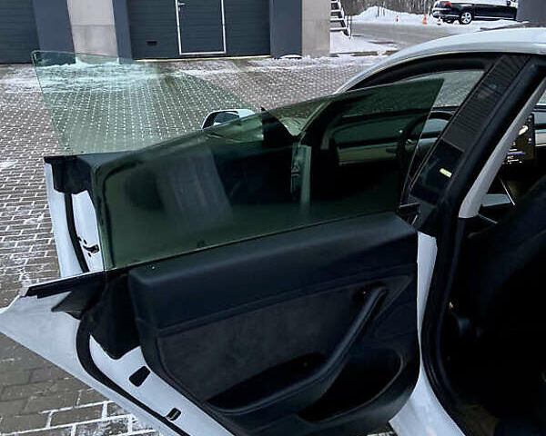 Білий Тесла Модель 3, об'ємом двигуна 0 л та пробігом 66 тис. км за 15400 $, фото 12 на Automoto.ua