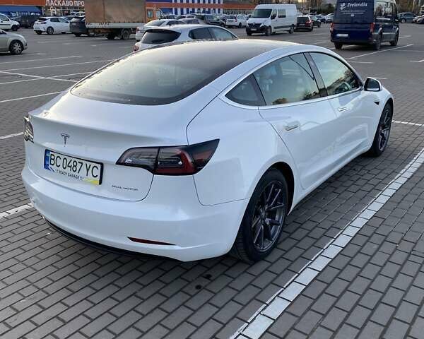 Білий Тесла Модель 3, об'ємом двигуна 0 л та пробігом 103 тис. км за 18500 $, фото 7 на Automoto.ua