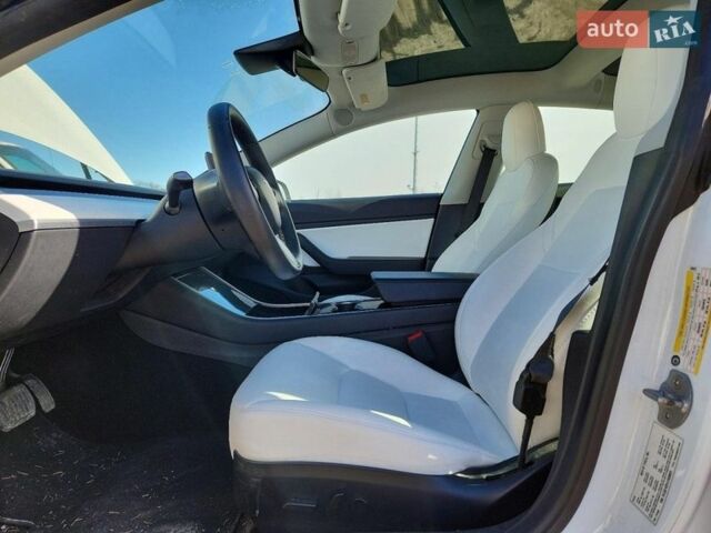 Білий Тесла Модель 3, об'ємом двигуна 0 л та пробігом 93 тис. км за 5500 $, фото 6 на Automoto.ua