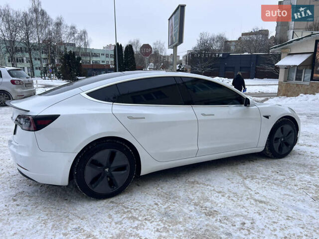 Белый Тесла Модель 3, объемом двигателя 0 л и пробегом 101 тыс. км за 14800 $, фото 5 на Automoto.ua