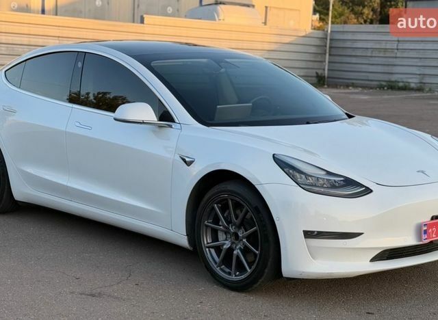 Белый Тесла Модель 3, объемом двигателя 0 л и пробегом 223 тыс. км за 12200 $, фото 4 на Automoto.ua