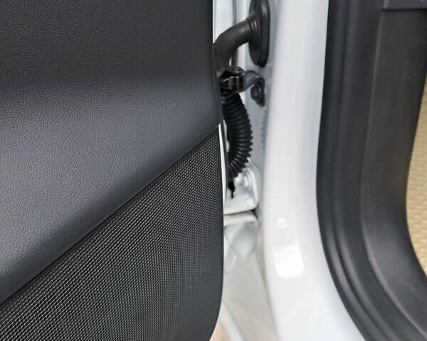 Белый Тесла Модель 3, объемом двигателя 0 л и пробегом 105 тыс. км за 20450 $, фото 19 на Automoto.ua