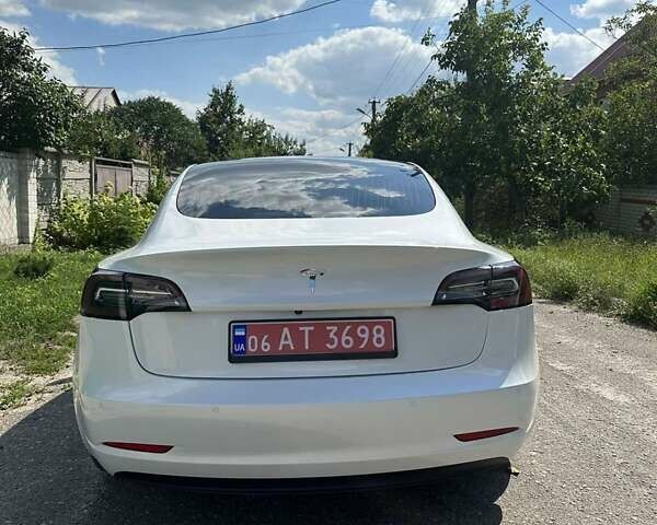 Белый Тесла Модель 3, объемом двигателя 0 л и пробегом 58 тыс. км за 29500 $, фото 7 на Automoto.ua