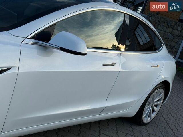 Белый Тесла Модель 3, объемом двигателя 0 л и пробегом 120 тыс. км за 15199 $, фото 10 на Automoto.ua