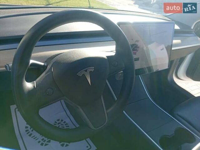 Тесла Модель 3 2020 в Луцке на Automoto.ua Белый Тесла Модель 3, объемом двигателя 0 л и пробегом 70 тыс. км за 17999 $, фото 19 на Automoto.ua