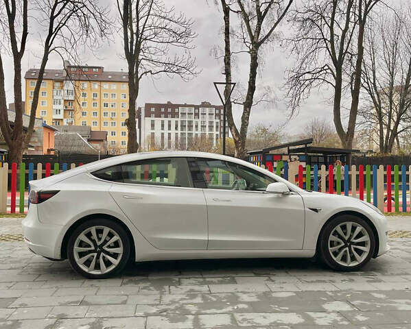 Білий Тесла Модель 3, об'ємом двигуна 0 л та пробігом 87 тис. км за 16500 $, фото 8 на Automoto.ua