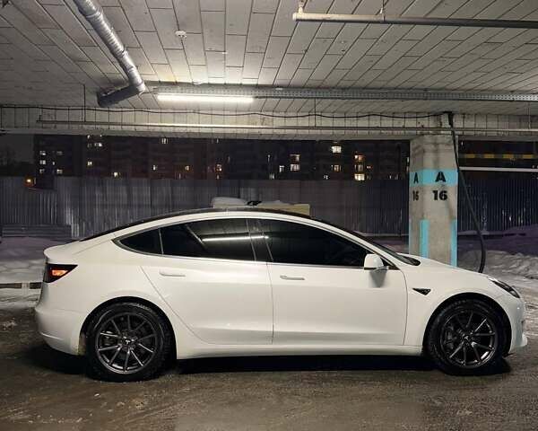 Білий Тесла Модель 3, об'ємом двигуна 0 л та пробігом 106 тис. км за 20000 $, фото 1 на Automoto.ua