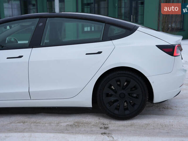 Білий Тесла Модель 3, об'ємом двигуна 0 л та пробігом 90 тис. км за 16999 $, фото 12 на Automoto.ua